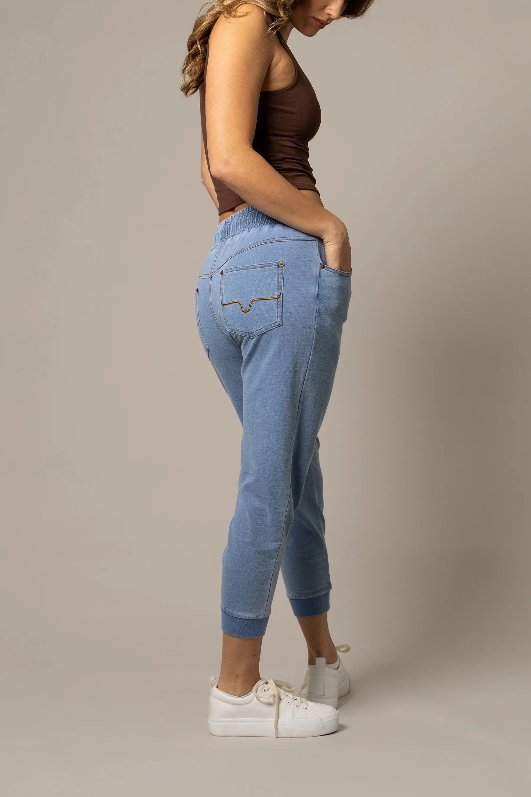 #color_light wash indigo