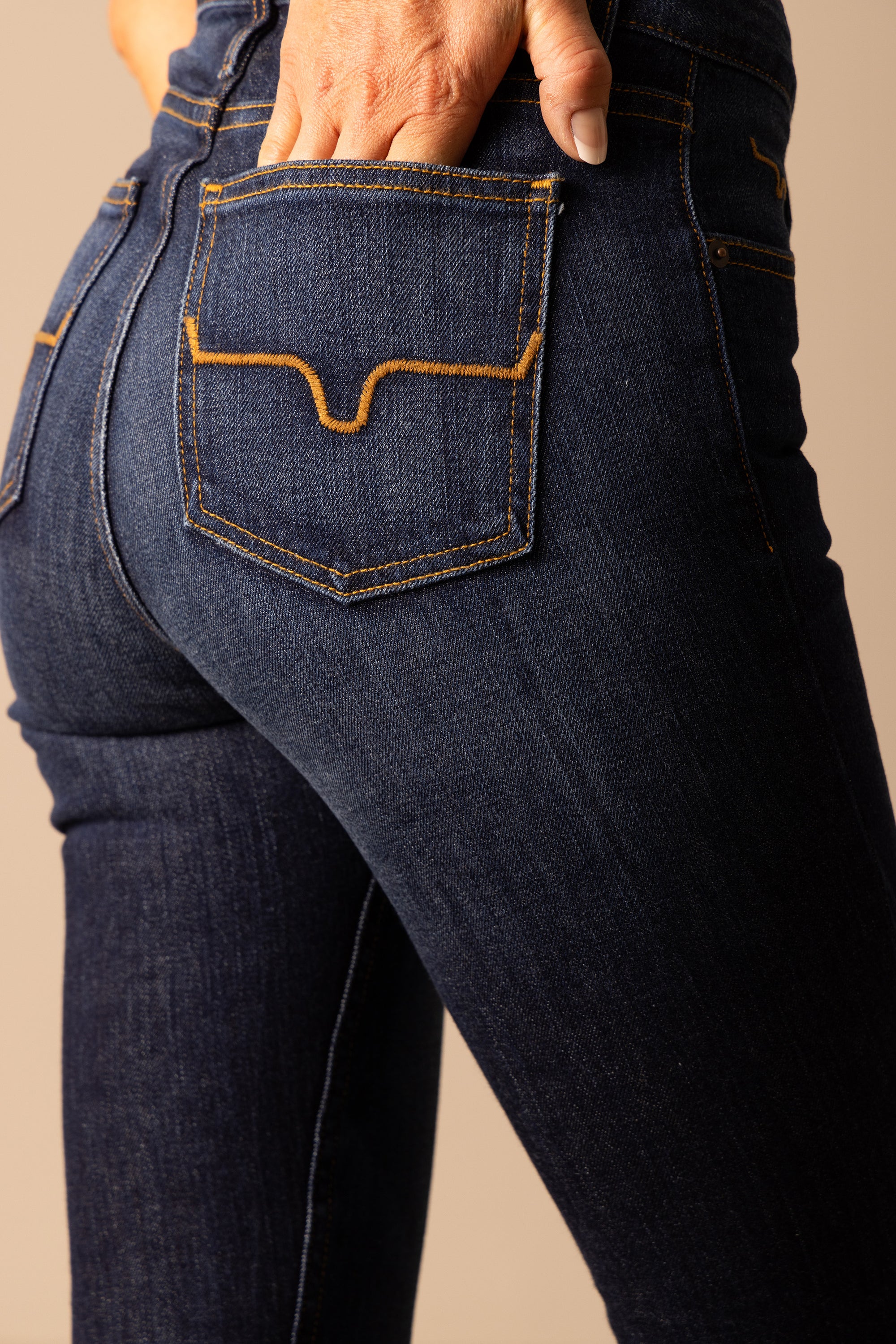 JEN7 Women's Kimmie Flare Leg Jeans Blue Size 29